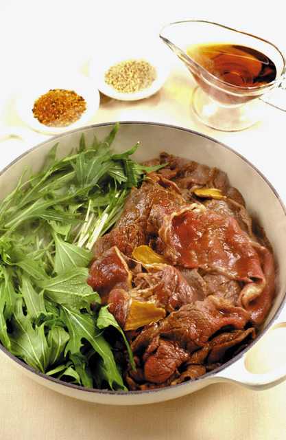 牛肉のすきやき風　メープルシロップ風味　水菜添え